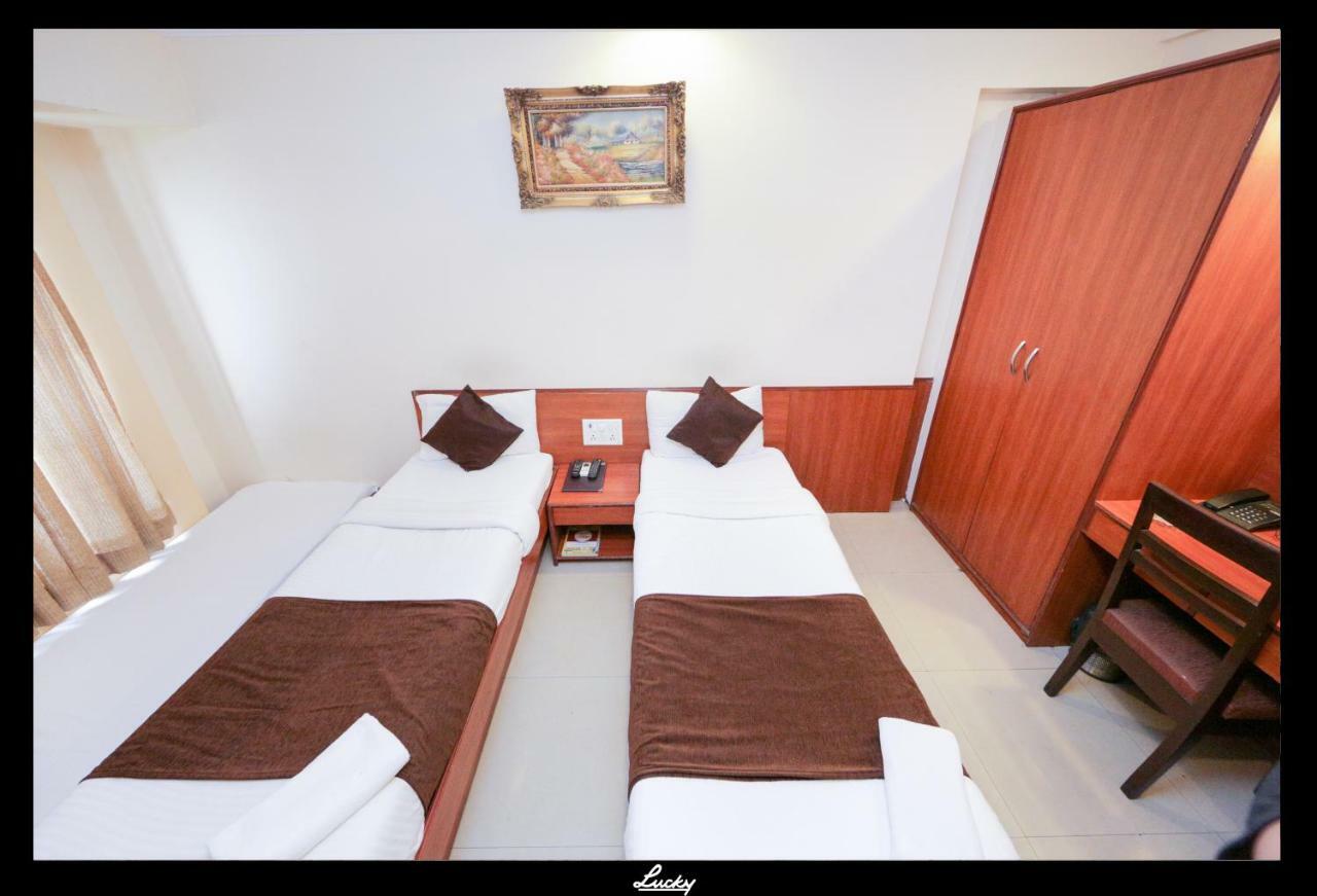 Lucky Hotel Goregaon Bombaj Exteriér fotografie
