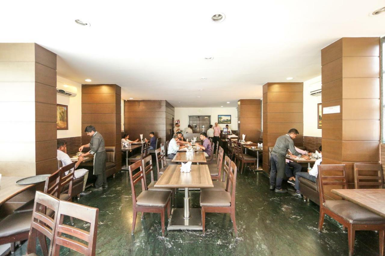 Lucky Hotel Goregaon Bombaj Exteriér fotografie
